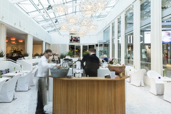 The Garden, fine dining, bardelen med personal