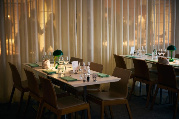 The Garden, fine dining, dukade bord